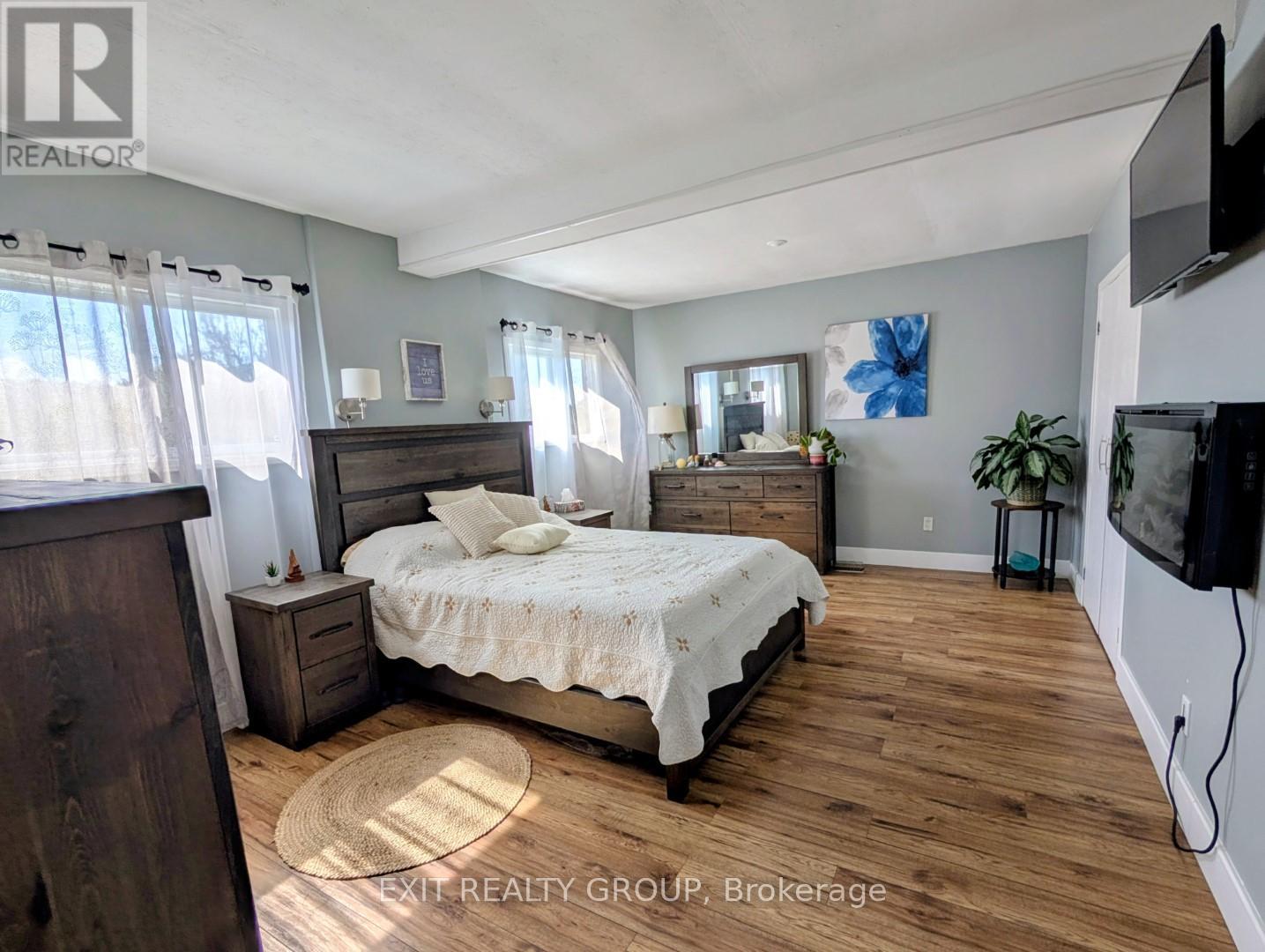 12075 Loyalist Parkway, Prince Edward County, Ontario  K0K 2T0 - Photo 11 - X12427274