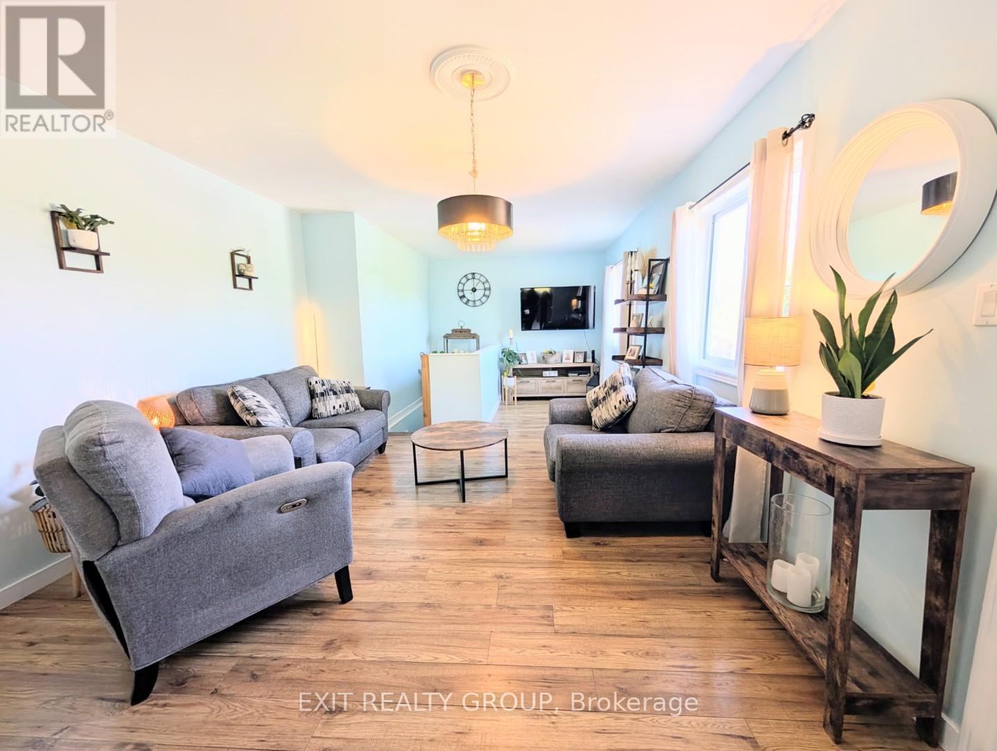 12075 Loyalist Parkway, Prince Edward County, Ontario  K0K 2T0 - Photo 3 - X12427274