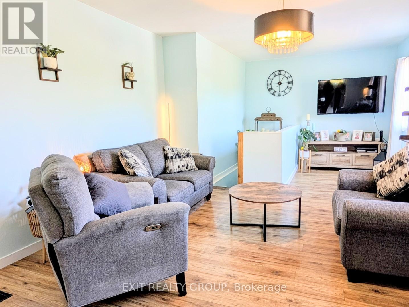 12075 Loyalist Parkway, Prince Edward County, Ontario  K0K 2T0 - Photo 5 - X12427274