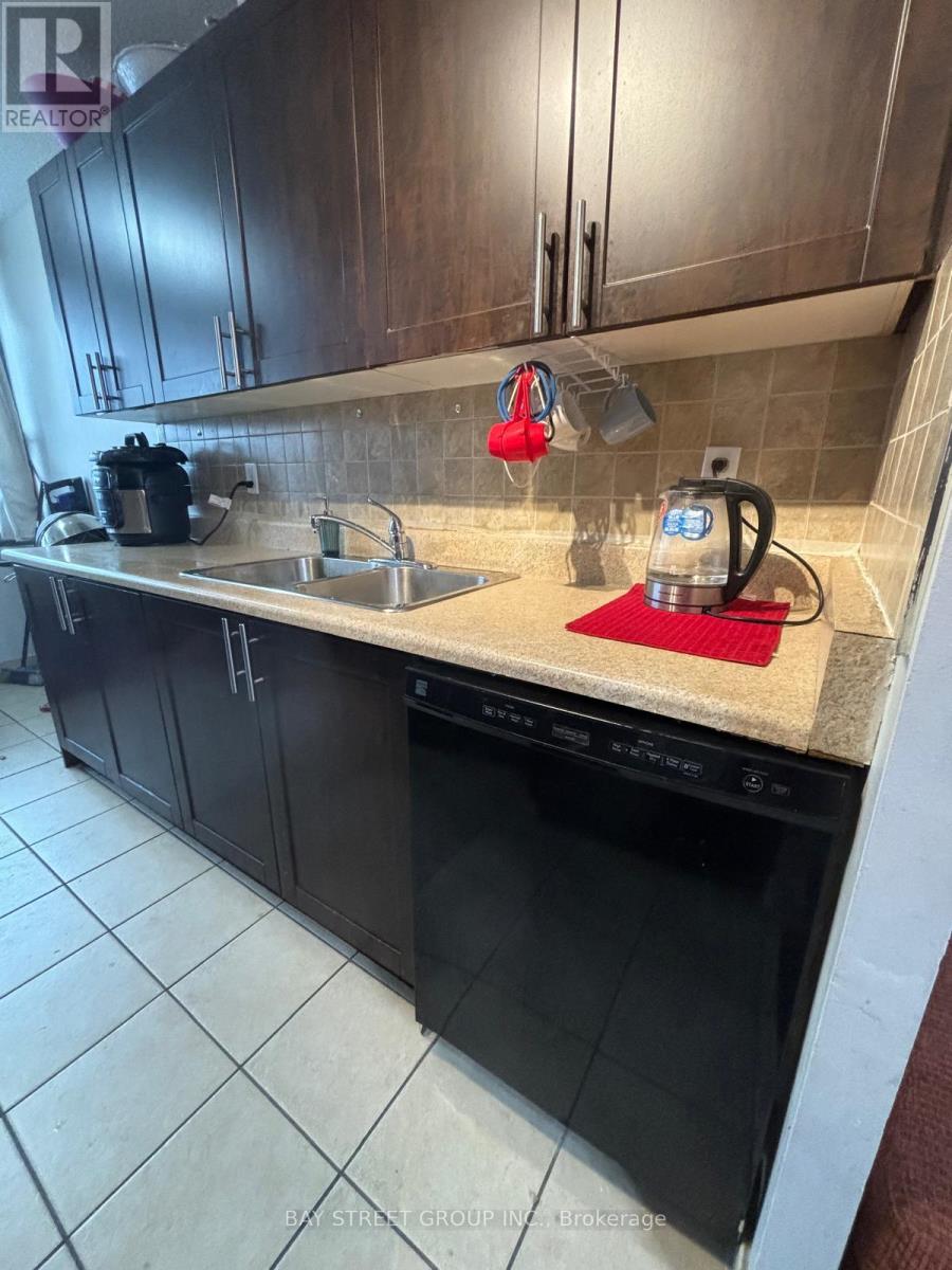 804 - 17 Knightsbridge Road, Brampton, Ontario  L6T 3X9 - Photo 5 - W12720520