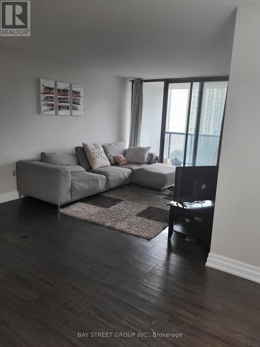 804 - 17 Knightsbridge Road, Brampton, Ontario  L6T 3X9 - Photo 2 - W12720520