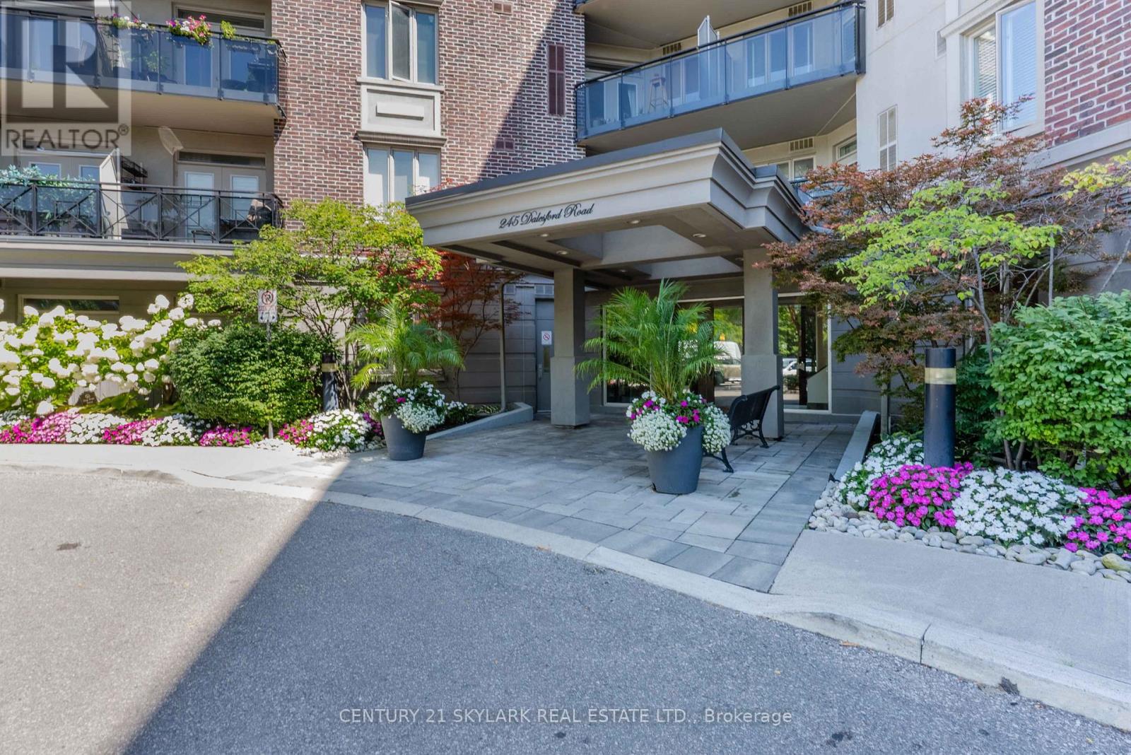 516 - 245 Dalesford Road, Toronto, Ontario  M8Y 4H7 - Photo 2 - W12523676