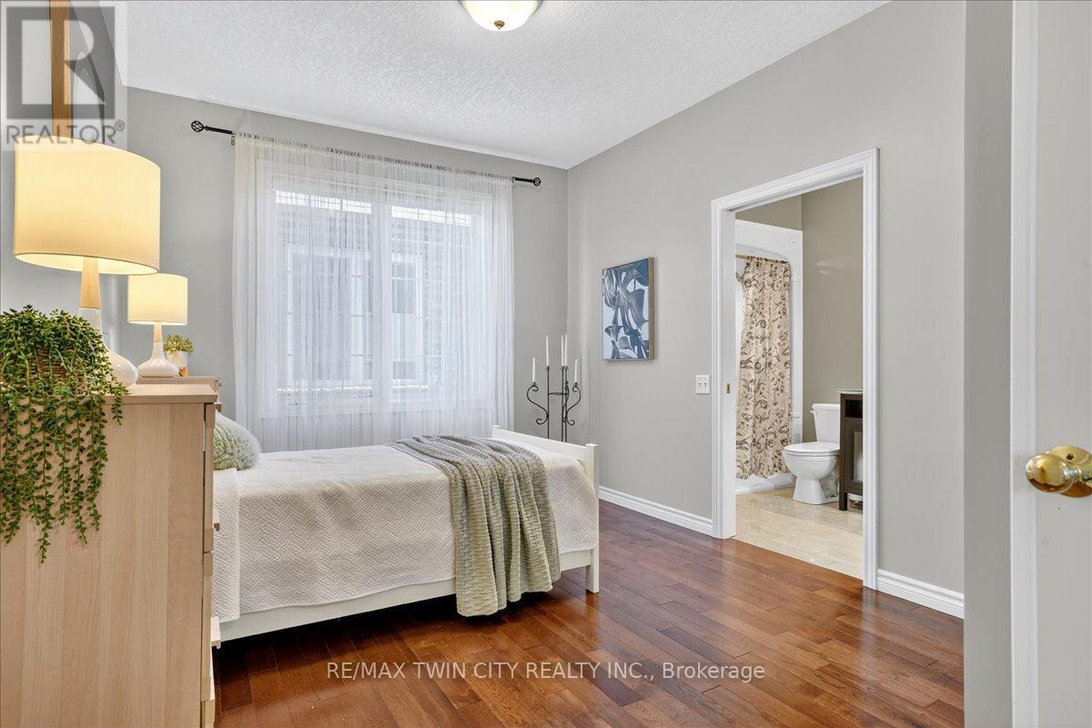 151 Reiber Court, Waterloo, Ontario  N2L 6N2 - Photo 14 - X12473784