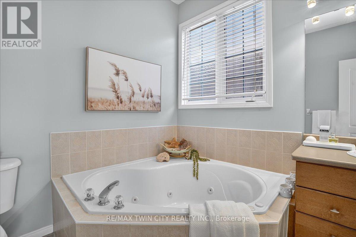 151 Reiber Court, Waterloo, Ontario  N2L 6N2 - Photo 33 - X12473784