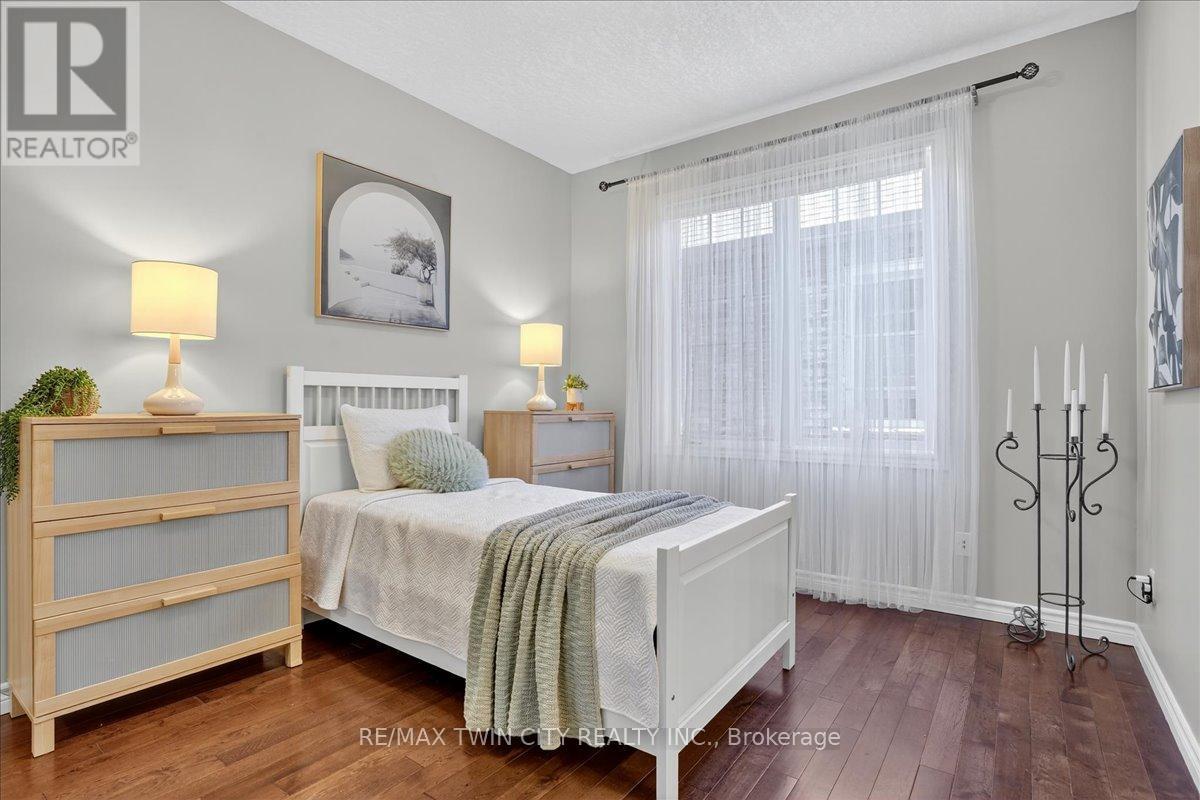 151 Reiber Court, Waterloo, Ontario  N2L 6N2 - Photo 15 - X12473784