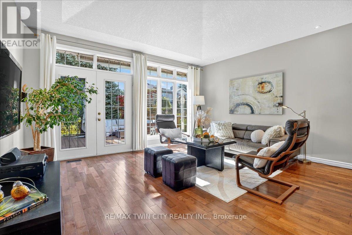 151 Reiber Court, Waterloo, Ontario  N2L 6N2 - Photo 25 - X12473784