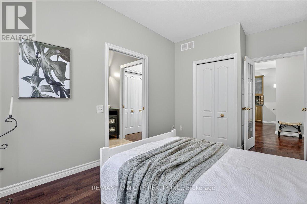 151 Reiber Court, Waterloo, Ontario  N2L 6N2 - Photo 18 - X12473784