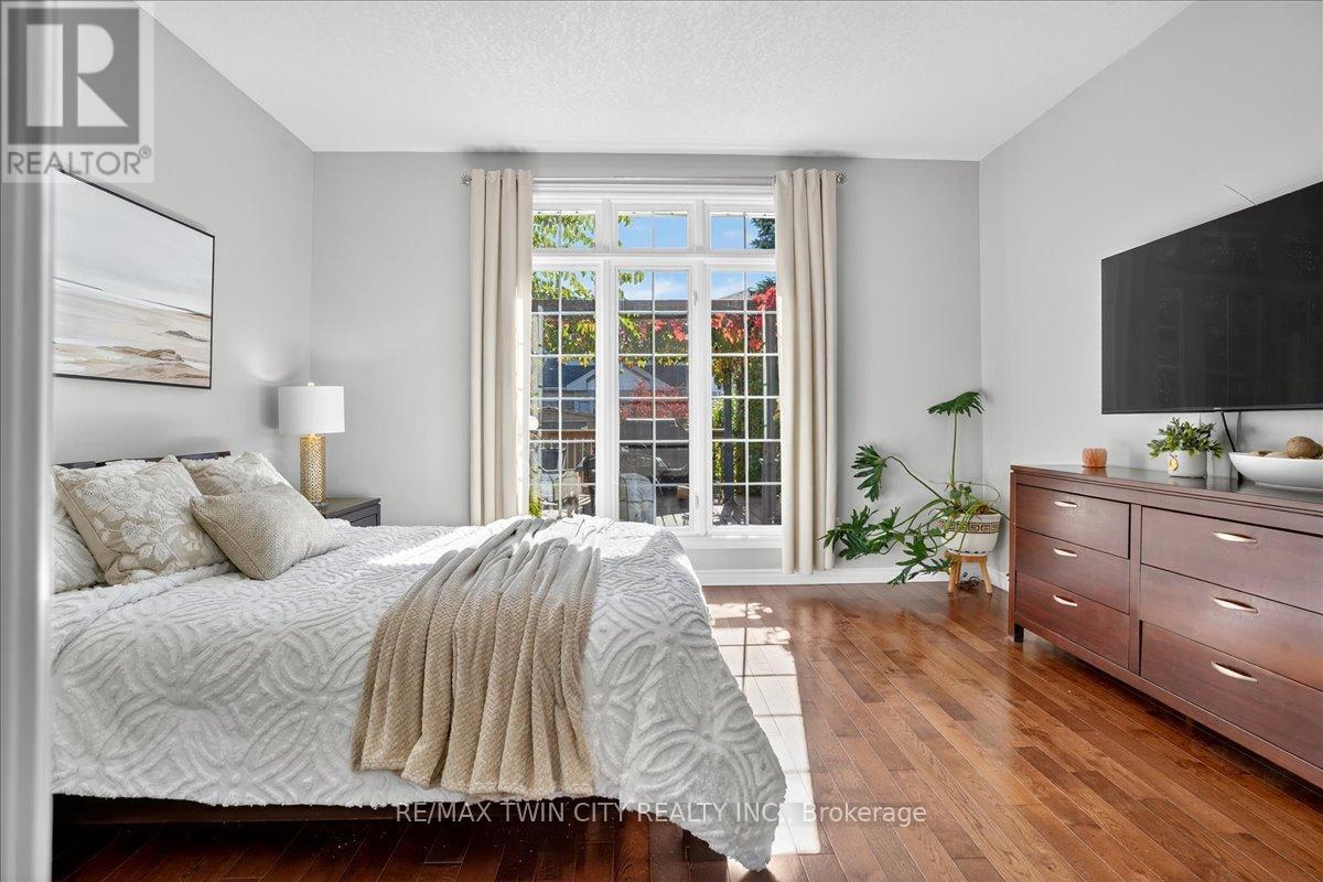 151 Reiber Court, Waterloo, Ontario  N2L 6N2 - Photo 31 - X12473784