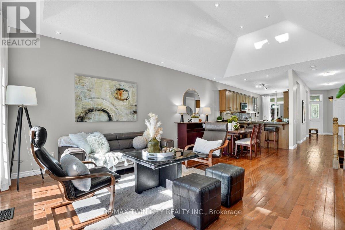 151 Reiber Court, Waterloo, Ontario  N2L 6N2 - Photo 27 - X12473784