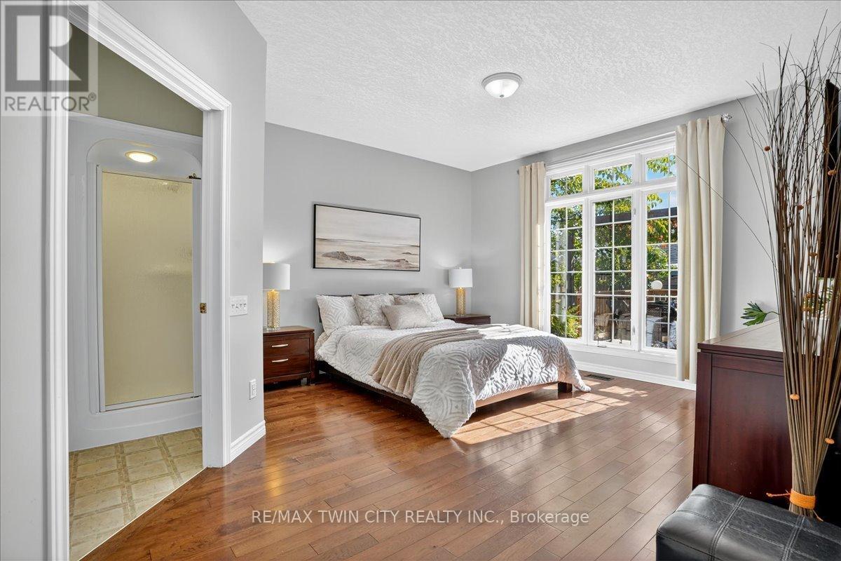 151 Reiber Court, Waterloo, Ontario  N2L 6N2 - Photo 29 - X12473784