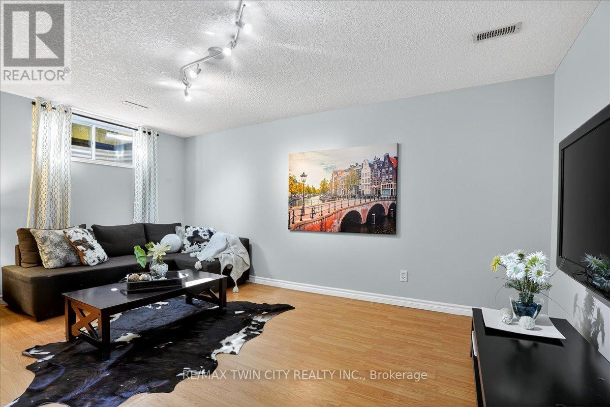 151 Reiber Court, Waterloo, Ontario  N2L 6N2 - Photo 37 - X12473784