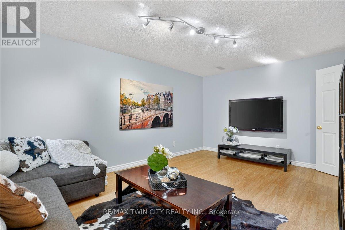 151 Reiber Court, Waterloo, Ontario  N2L 6N2 - Photo 38 - X12473784