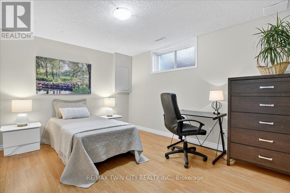 151 Reiber Court, Waterloo, Ontario  N2L 6N2 - Photo 39 - X12473784