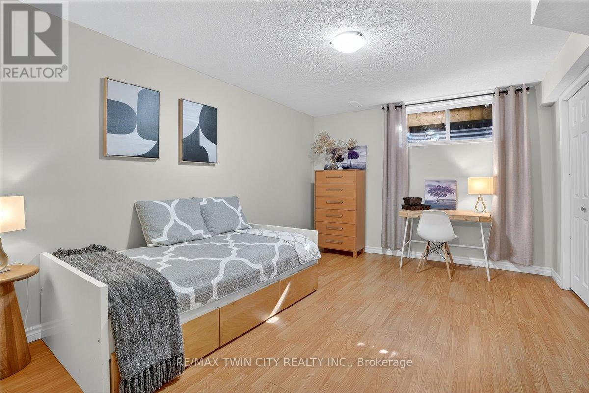 151 Reiber Court, Waterloo, Ontario  N2L 6N2 - Photo 42 - X12473784