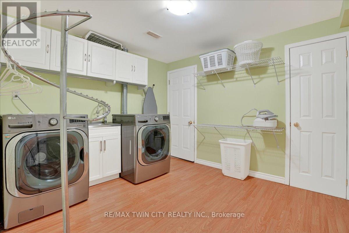 151 Reiber Court, Waterloo, Ontario  N2L 6N2 - Photo 44 - X12473784