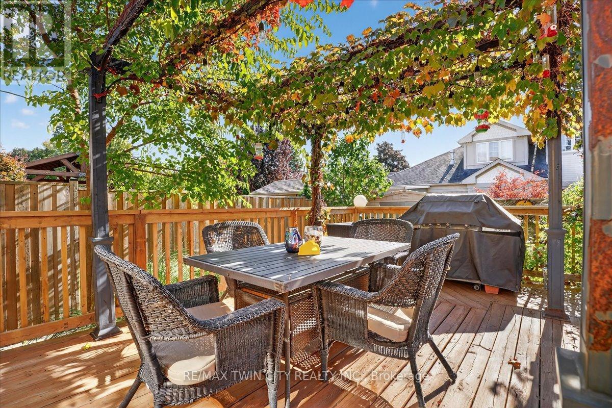 151 Reiber Court, Waterloo, Ontario  N2L 6N2 - Photo 48 - X12473784