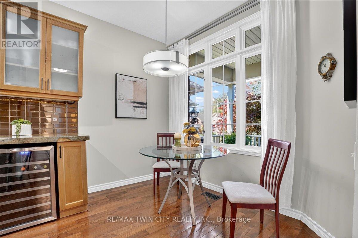 151 Reiber Court, Waterloo, Ontario  N2L 6N2 - Photo 7 - X12473784