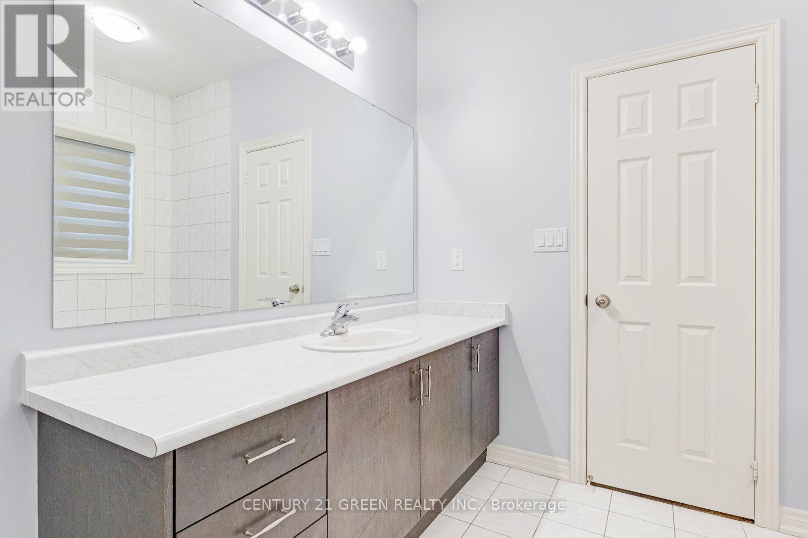 (Upper) - 300 Skinner Road, Hamilton, Ontario  L8B 1X2 - Photo 29 - X12664640