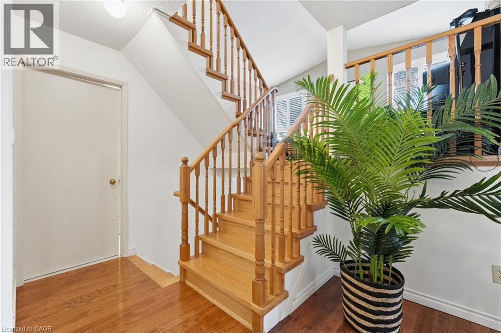 3137 Sandcliffe Court, Burlington, Ontario  L7M 3H1 - Photo 9 - 40800150