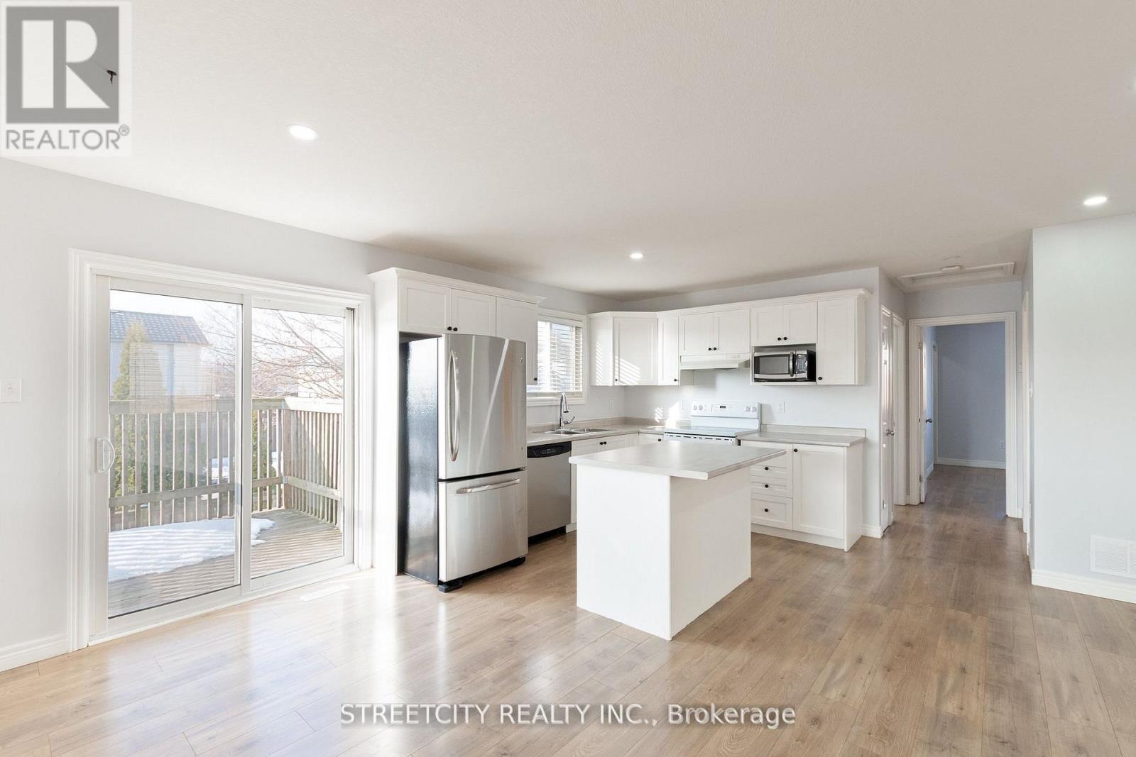 Photo 11 of 43 for 1036 Marigold Street N