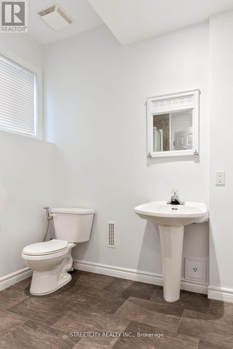 Photo 32 of 43 for 1036 Marigold Street N