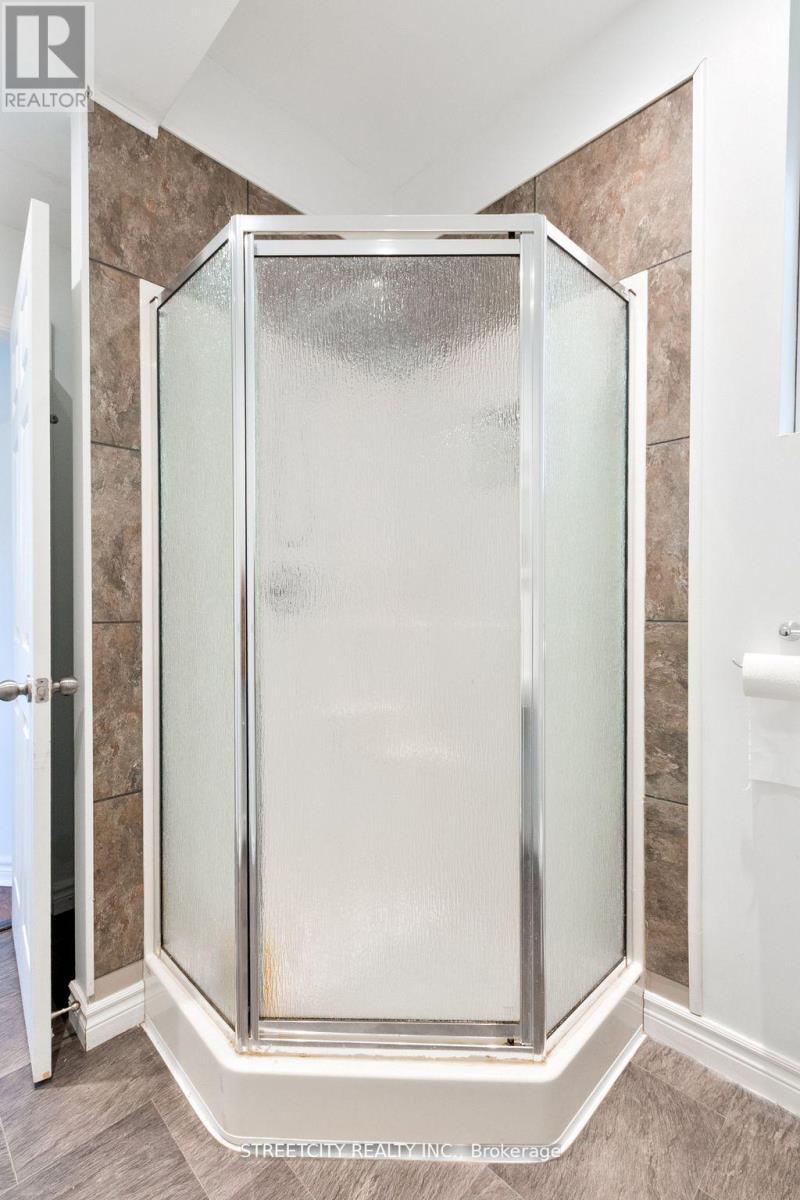 Photo 33 of 43 for 1036 Marigold Street N