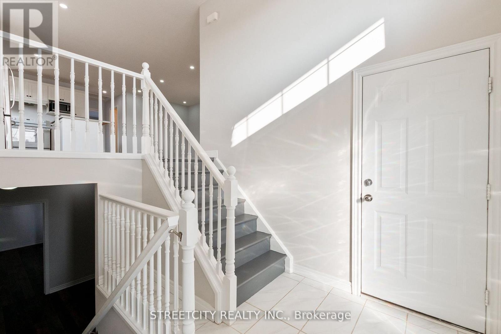 Photo 6 of 43 for 1036 Marigold Street N