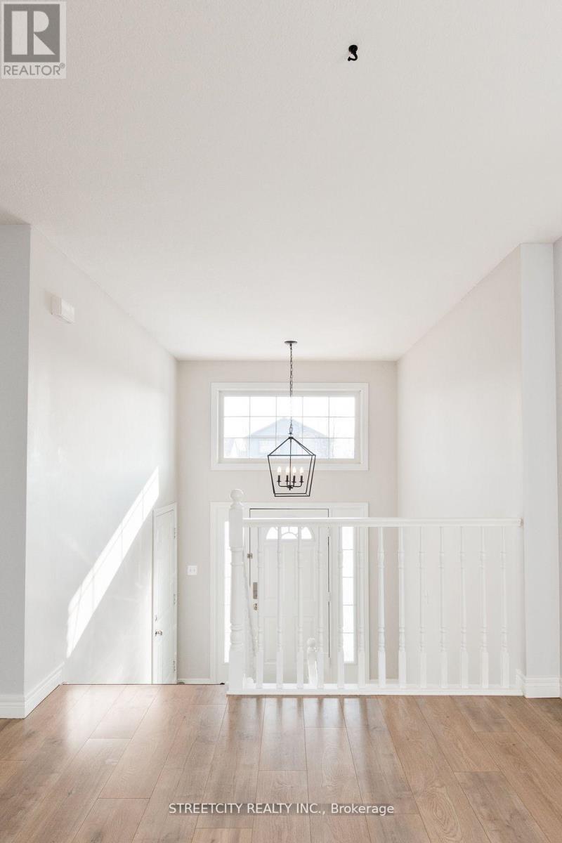 Photo 9 of 43 for 1036 Marigold Street N