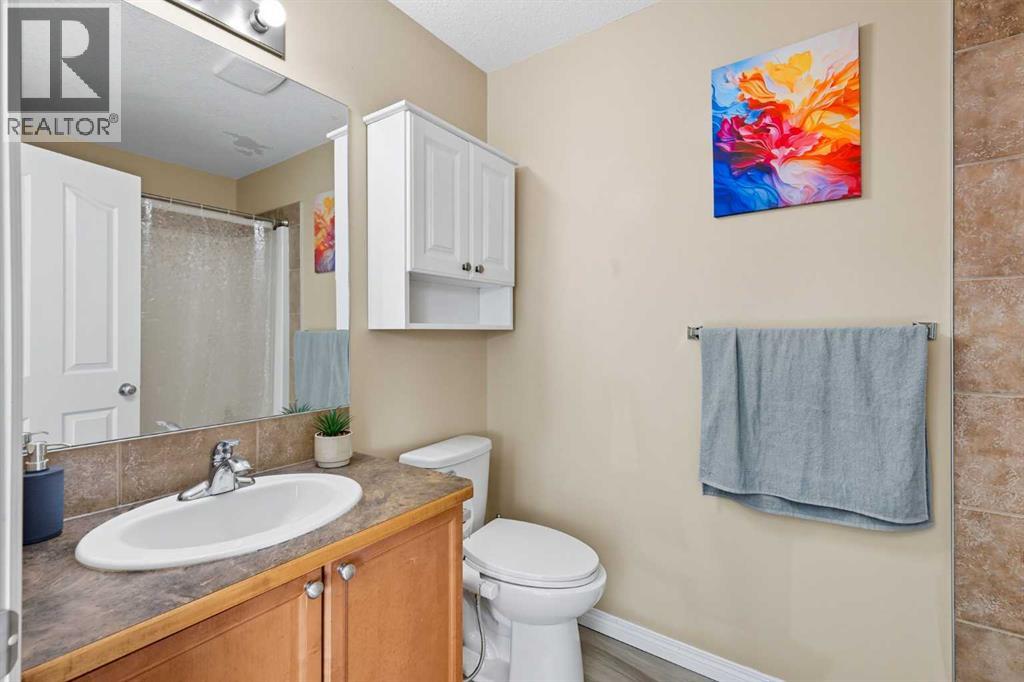 129 Luxstone Green Sw, Airdrie, Alberta  T3B 3B9 - Photo 32 - A2280061