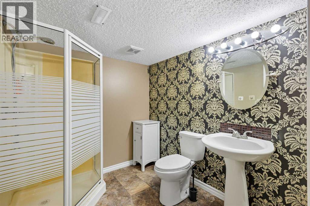 129 Luxstone Green Sw, Airdrie, Alberta  T3B 3B9 - Photo 39 - A2280061