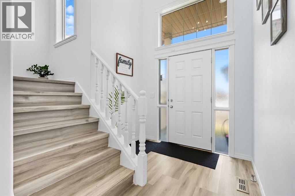 129 Luxstone Green Sw, Airdrie, Alberta  T3B 3B9 - Photo 7 - A2280061