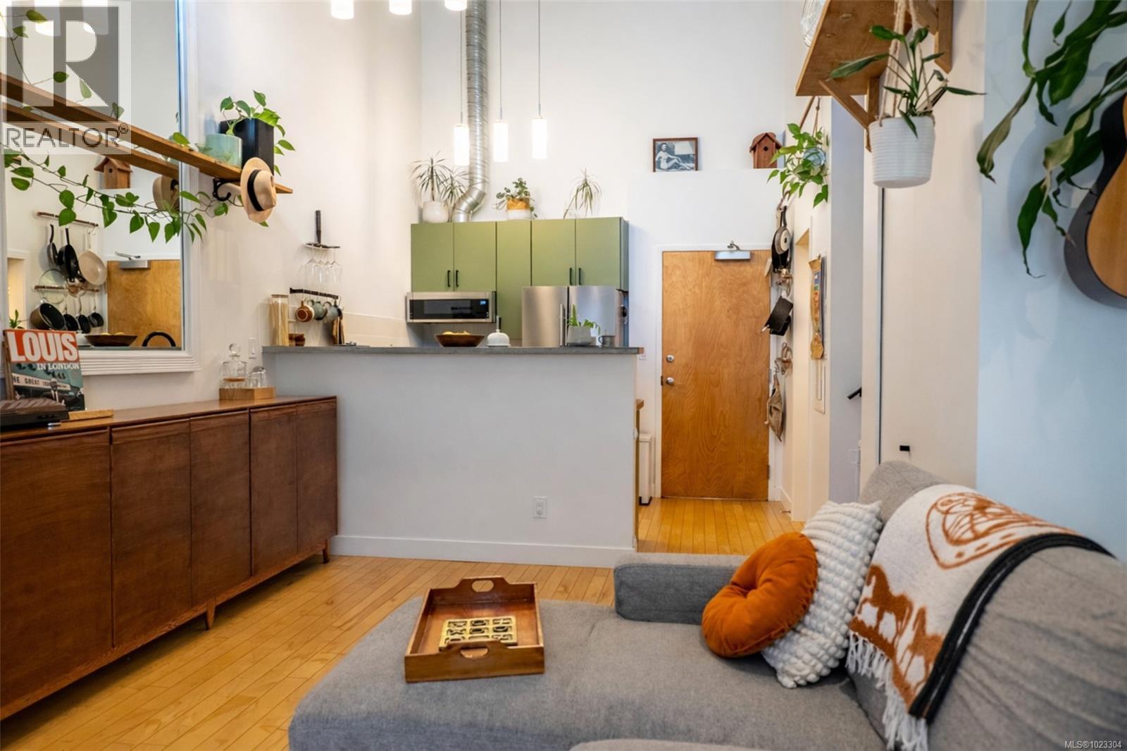 4 797 Tyee Rd, Victoria, British Columbia  V9A 7R4 - Photo 4 - 1023304