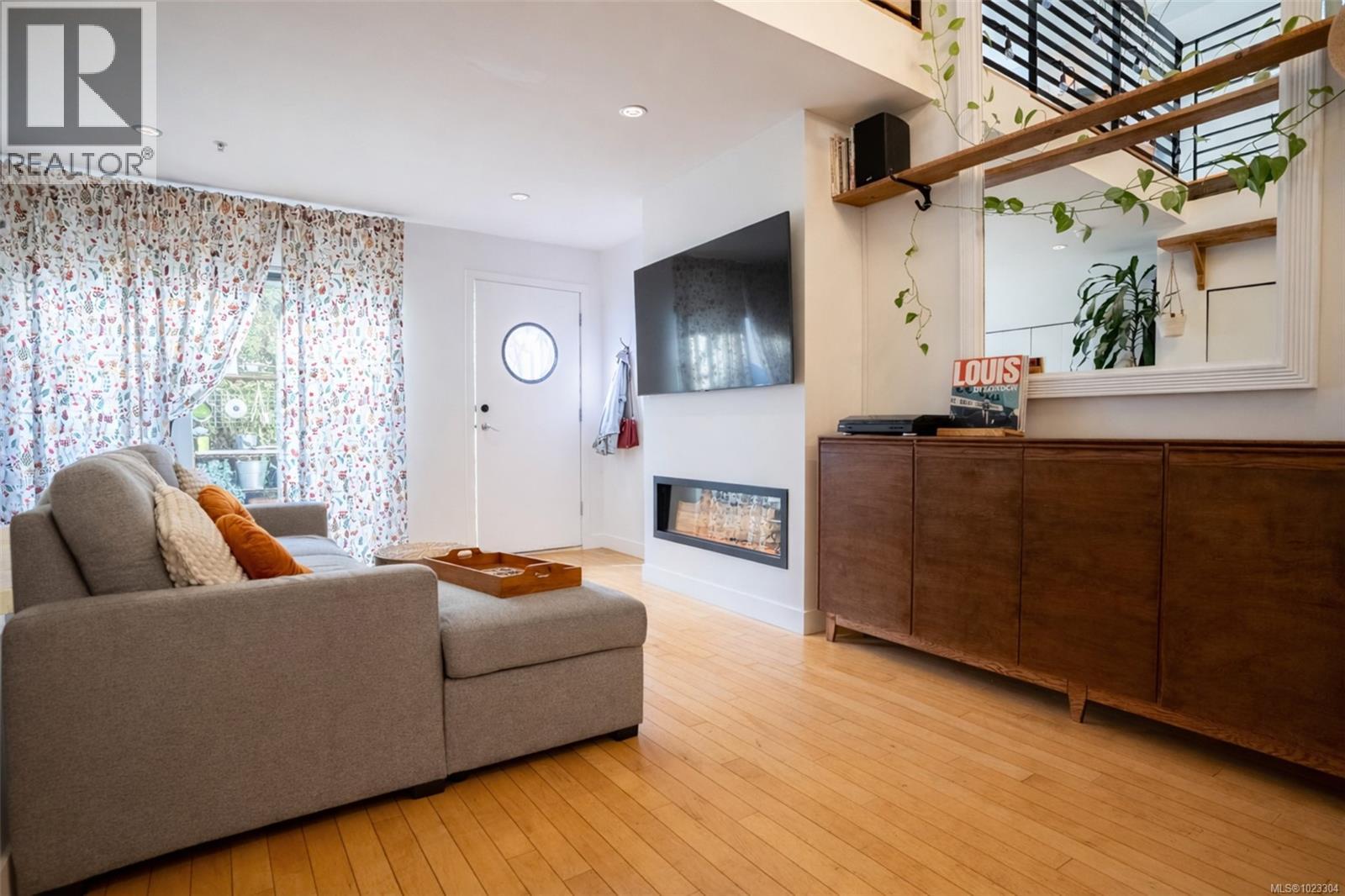 4 797 Tyee Rd, Victoria, British Columbia  V9A 7R4 - Photo 5 - 1023304