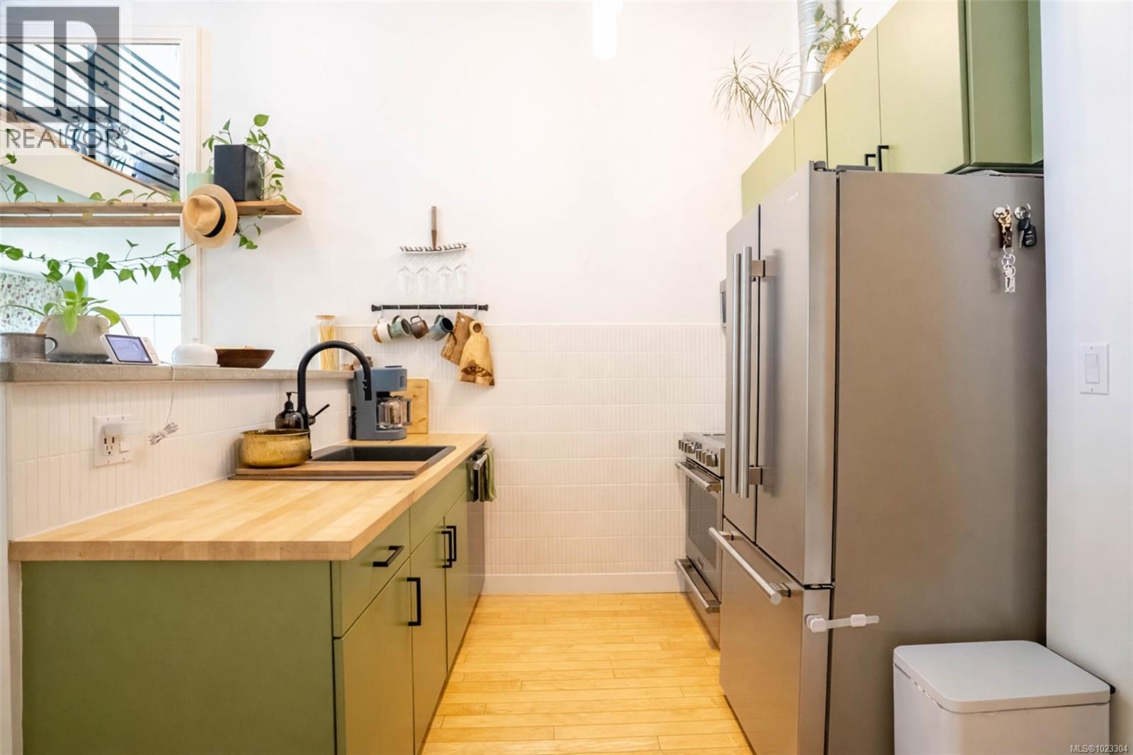 4 797 Tyee Rd, Victoria, British Columbia  V9A 7R4 - Photo 6 - 1023304