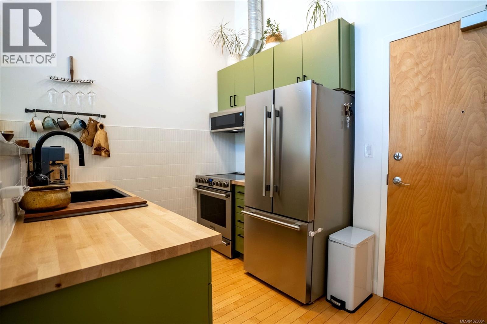 4 797 Tyee Rd, Victoria, British Columbia  V9A 7R4 - Photo 7 - 1023304