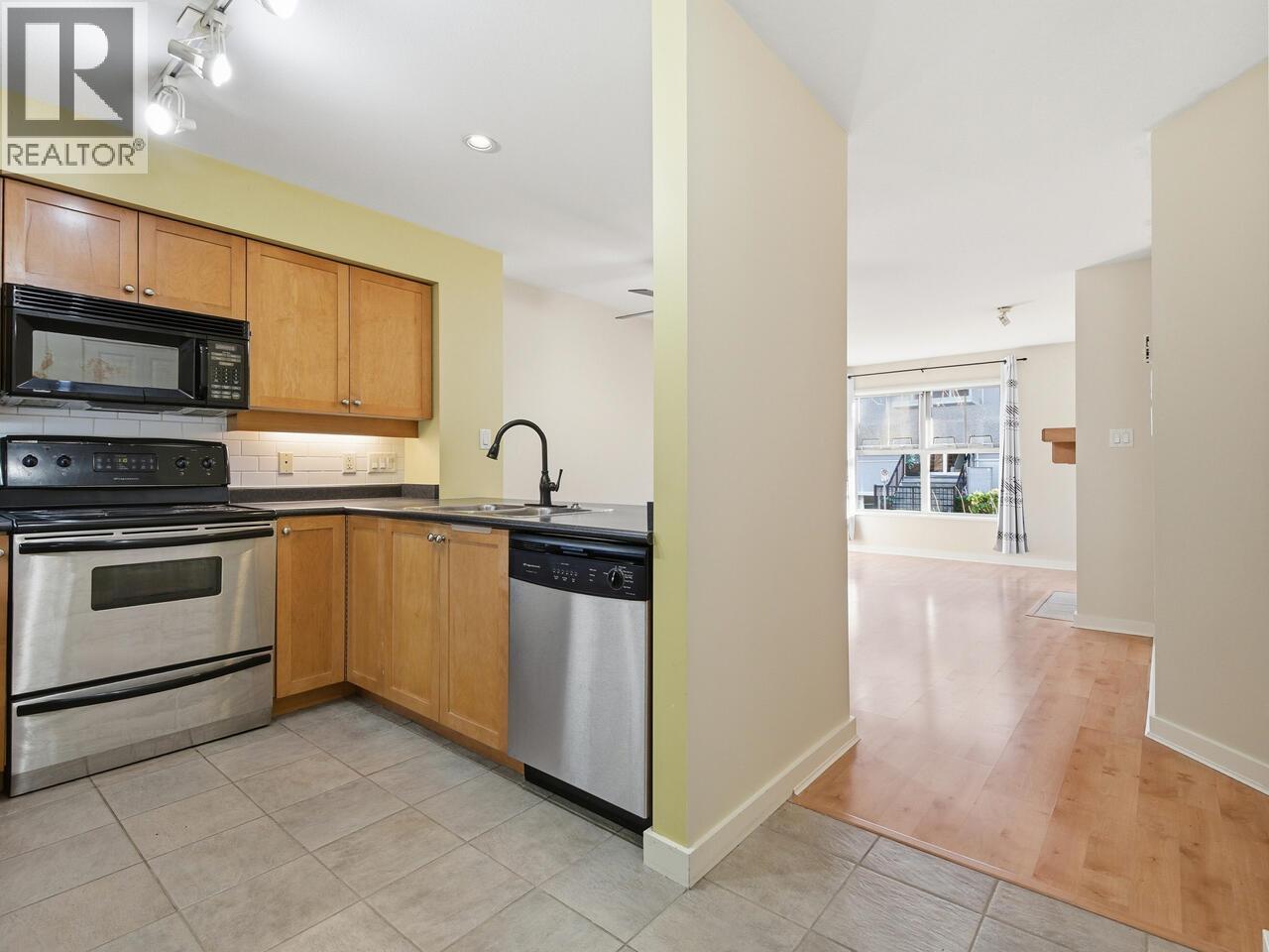 208 38 Seventh Avenue, New Westminster, British Columbia  V3L 5W2 - Photo 5 - R3081948