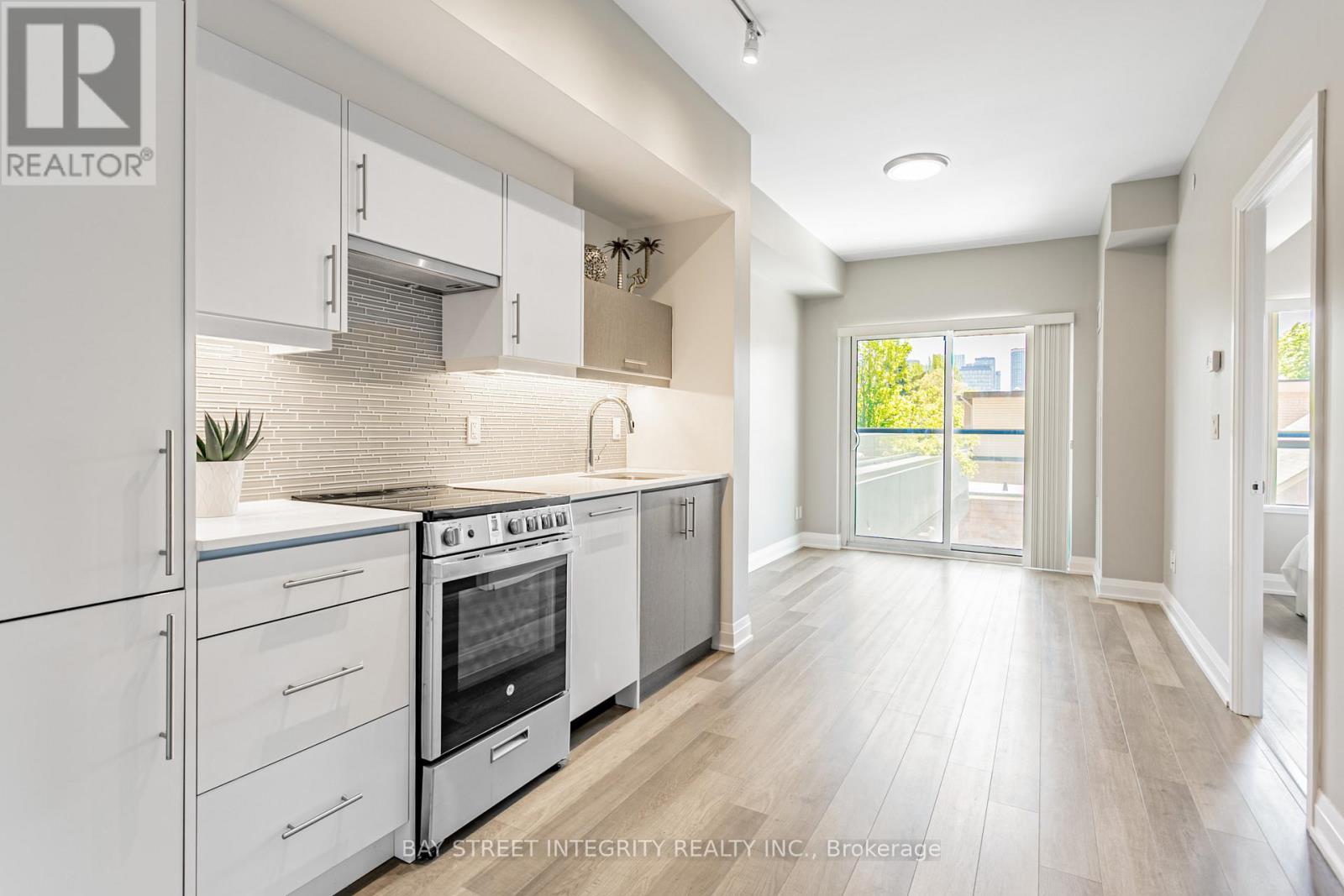 201 - 181 Huron Street, Toronto, Ontario  M5T 0C1 - Photo 8 - C12720874