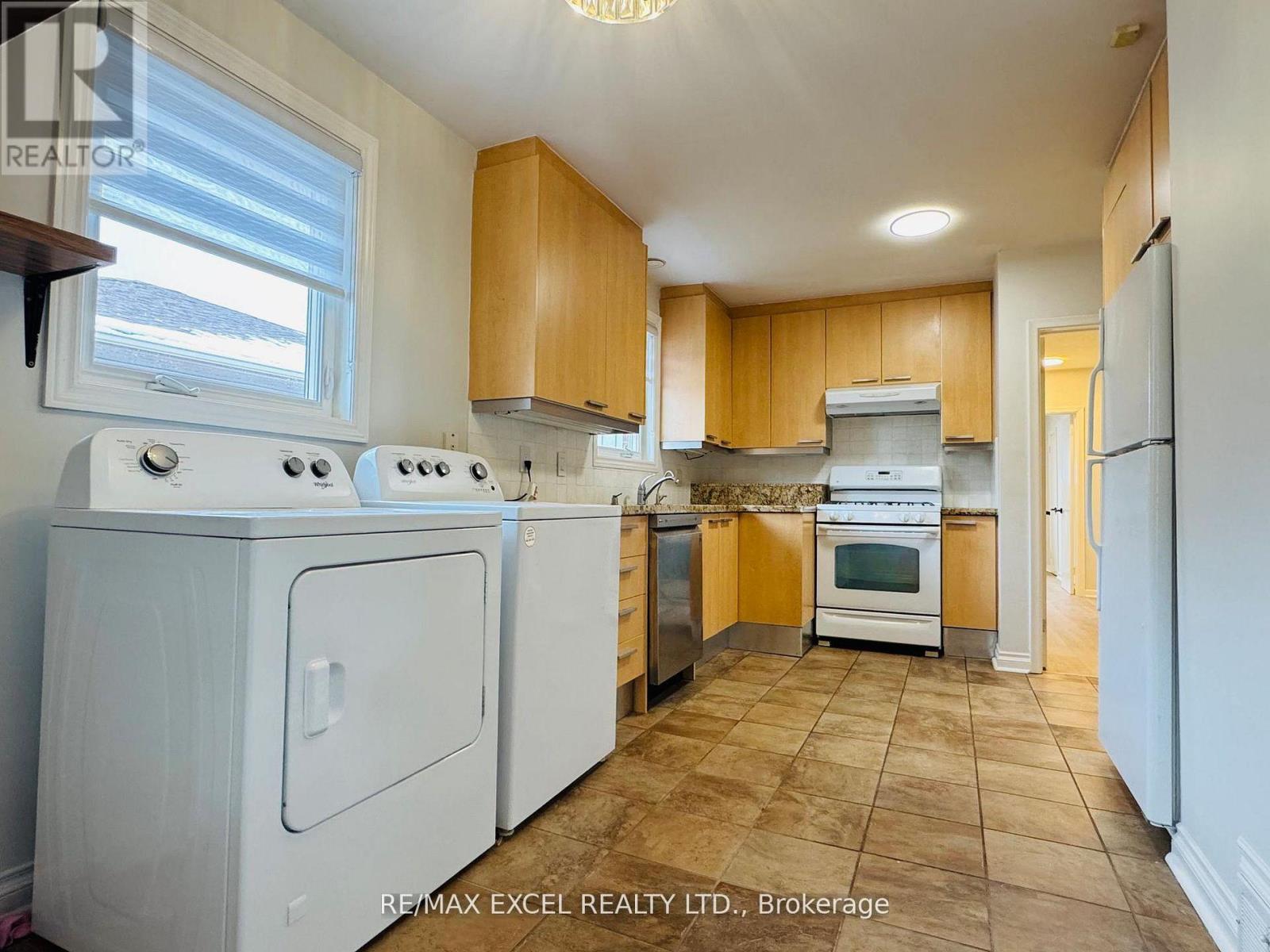 98 Newton Drive, Toronto, Ontario  M2M 2N1 - Photo 3 - C12721050