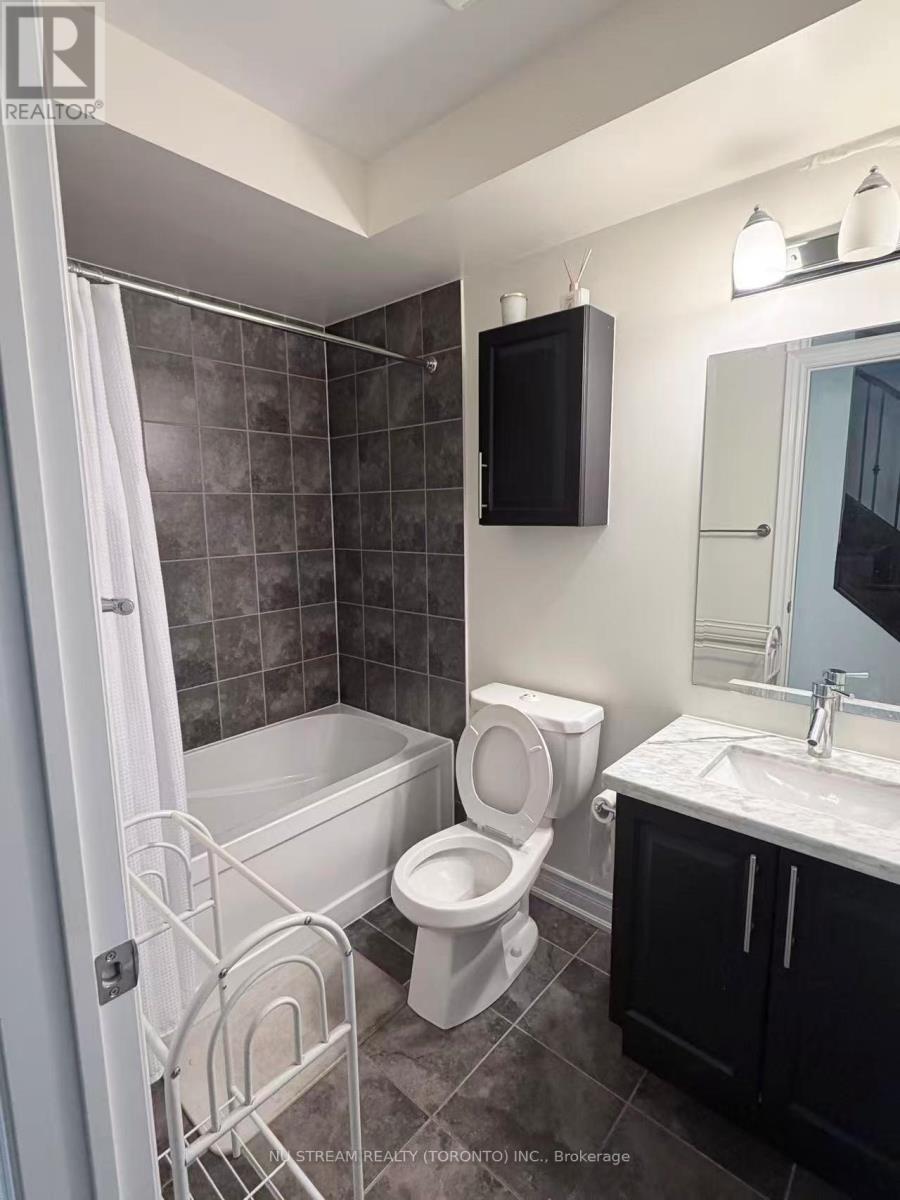 50 Hargrove Lane, Toronto, Ontario  M4N 0A4 - Photo 3 - C12721058