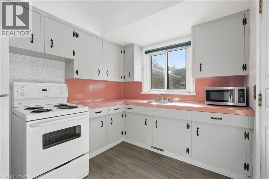 11 Robb Avenue, Stoney Creek, Ontario  L8G 1N7 - Photo 4 - 40799988