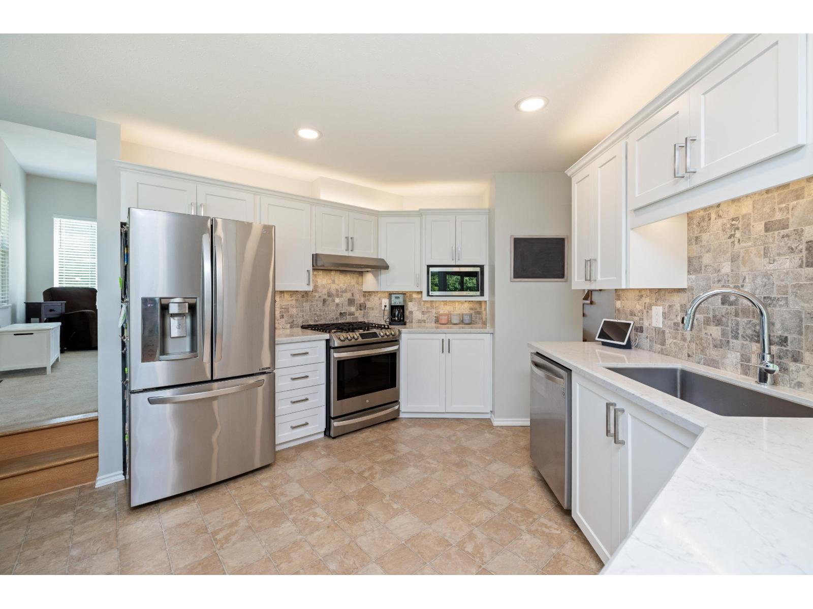 45257 Raven Place, Sardis West Vedder, Chilliwack, British Columbia  V2R 2X1 - Photo 3 - R3077204