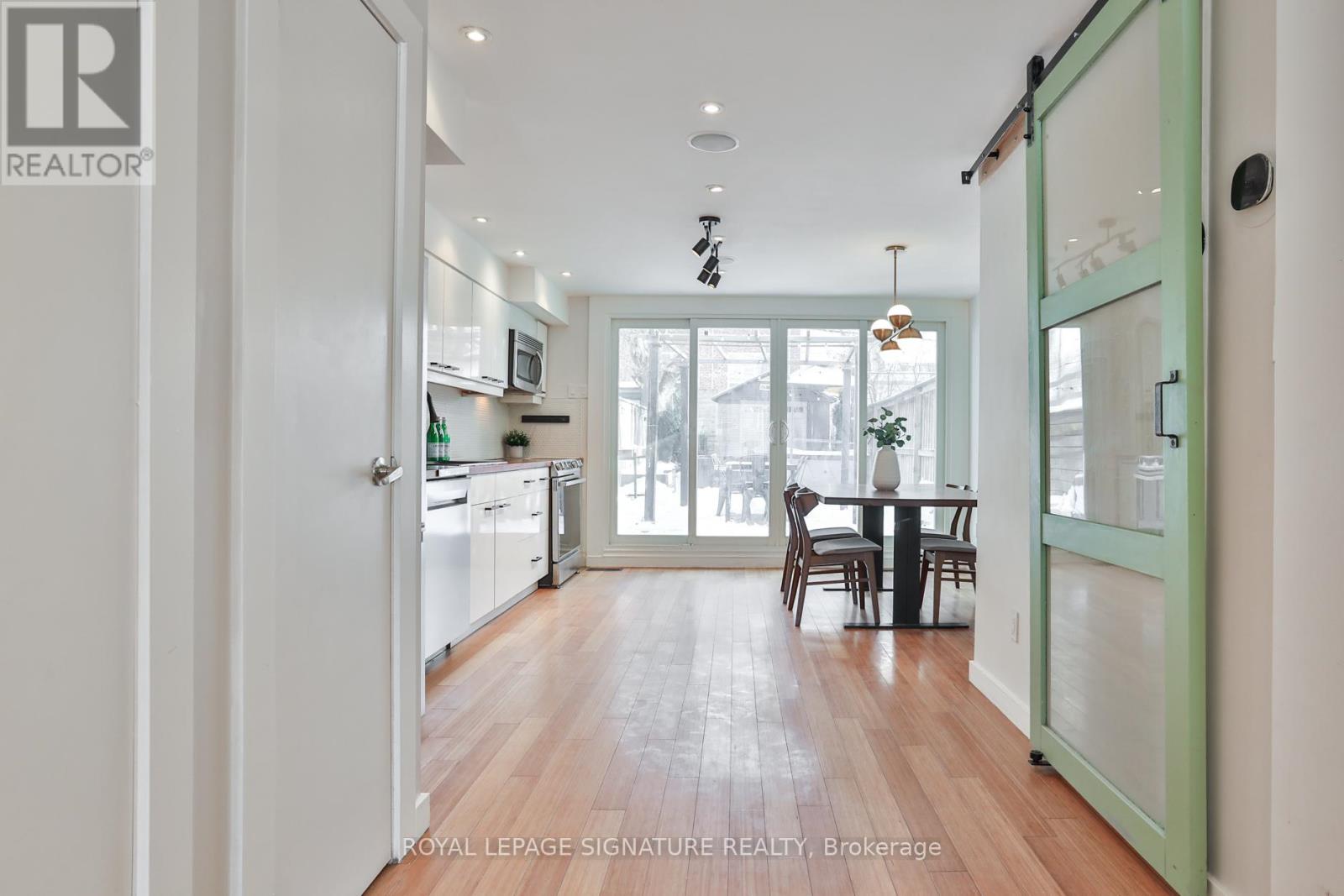 37 Rhodes Avenue, Toronto, Ontario  M4L 2Z8 - Photo 10 - E12721072