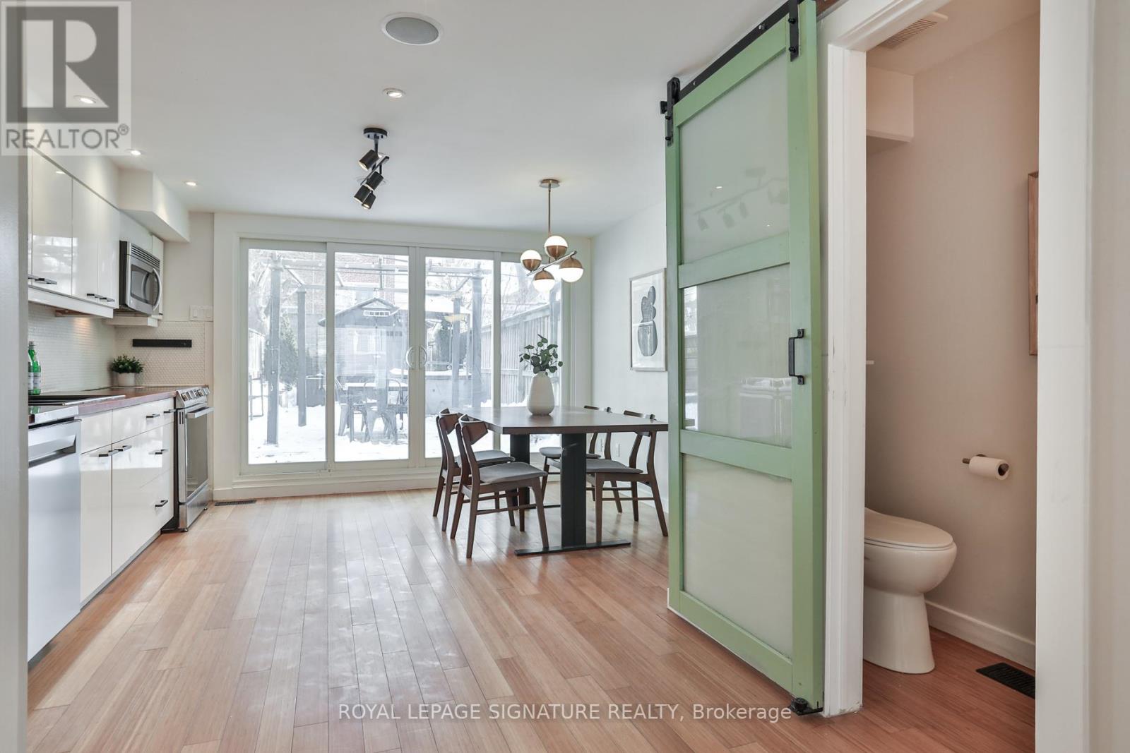 37 Rhodes Avenue, Toronto, Ontario  M4L 2Z8 - Photo 12 - E12721072