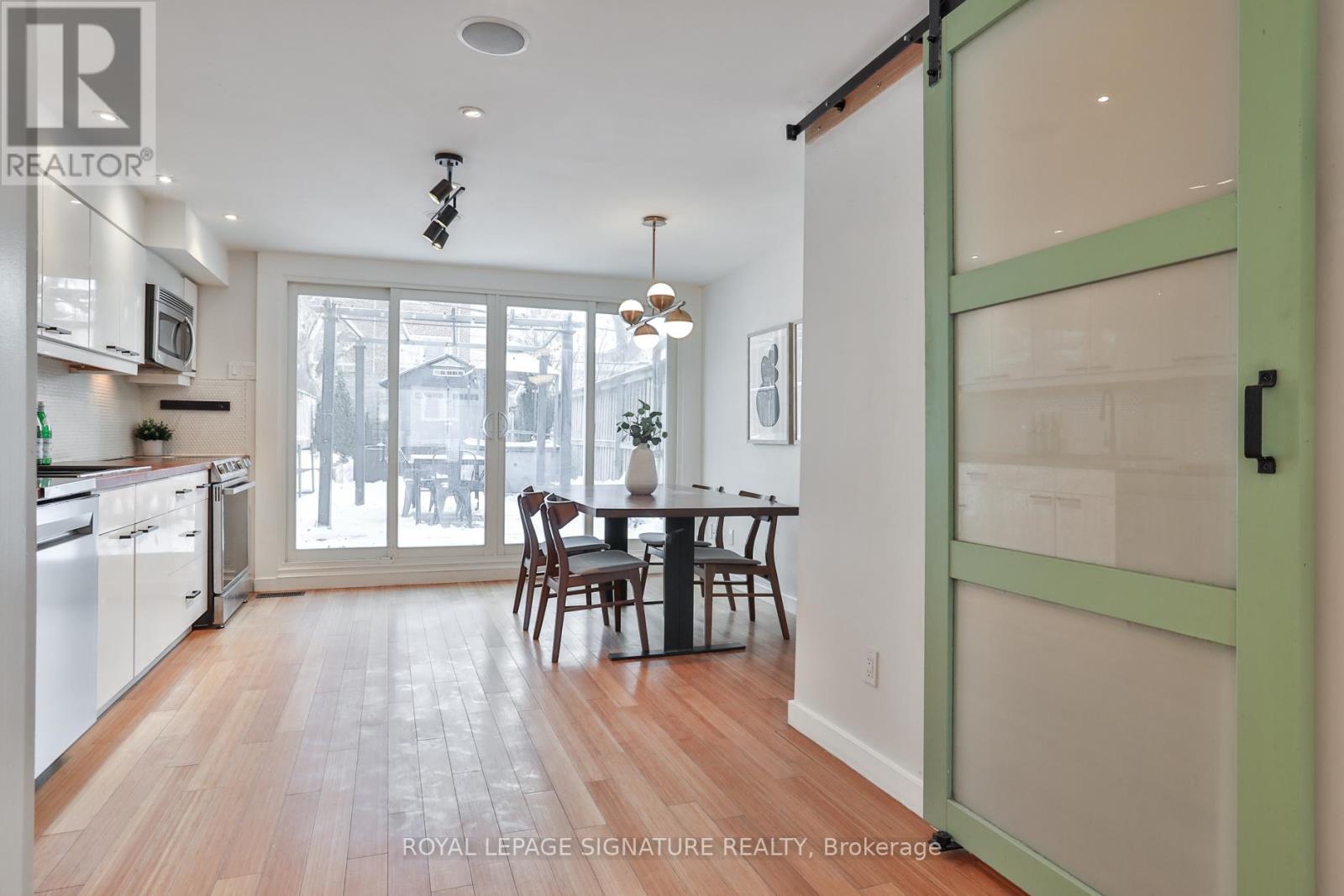 37 Rhodes Avenue, Toronto, Ontario  M4L 2Z8 - Photo 13 - E12721072