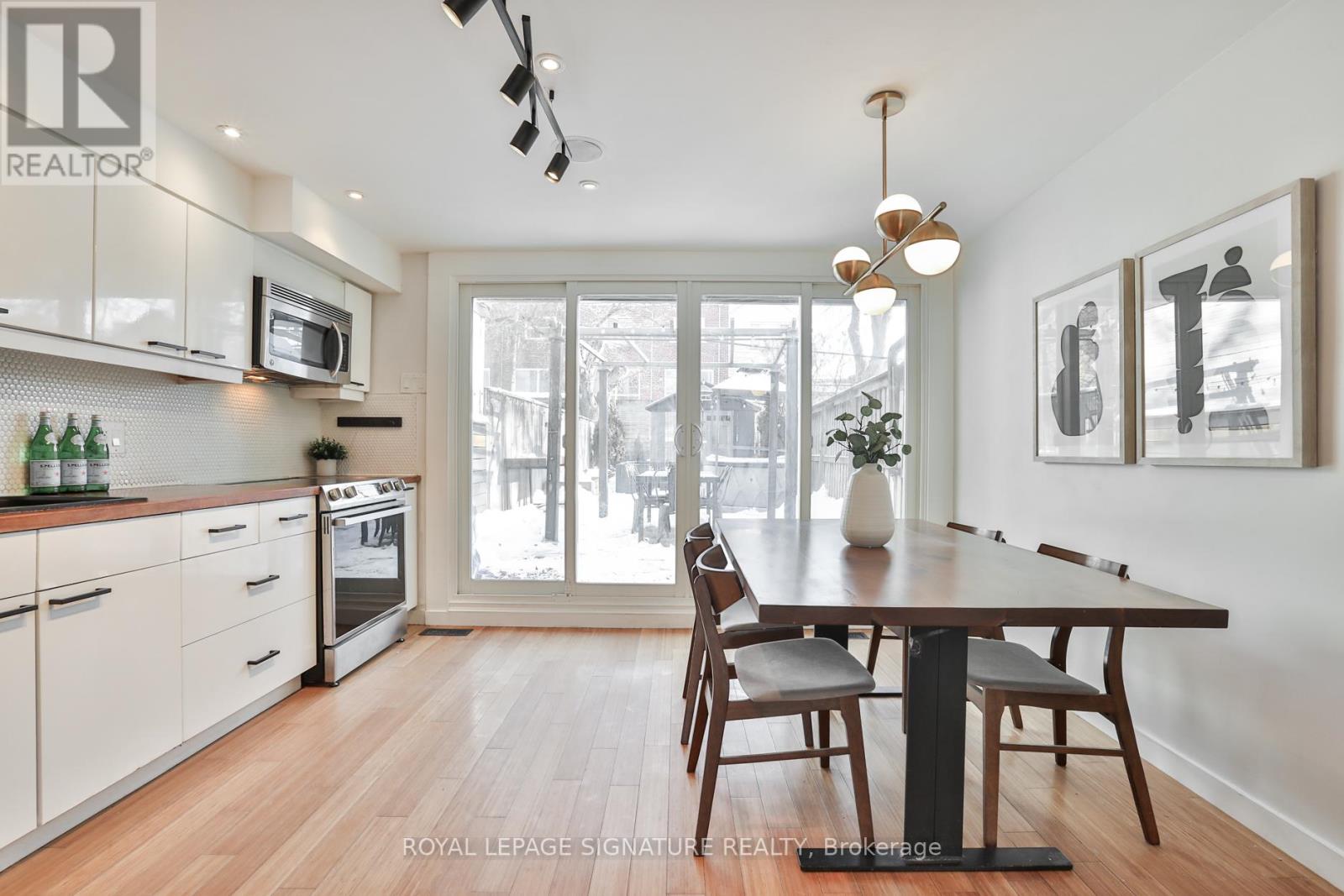 37 Rhodes Avenue, Toronto, Ontario  M4L 2Z8 - Photo 14 - E12721072