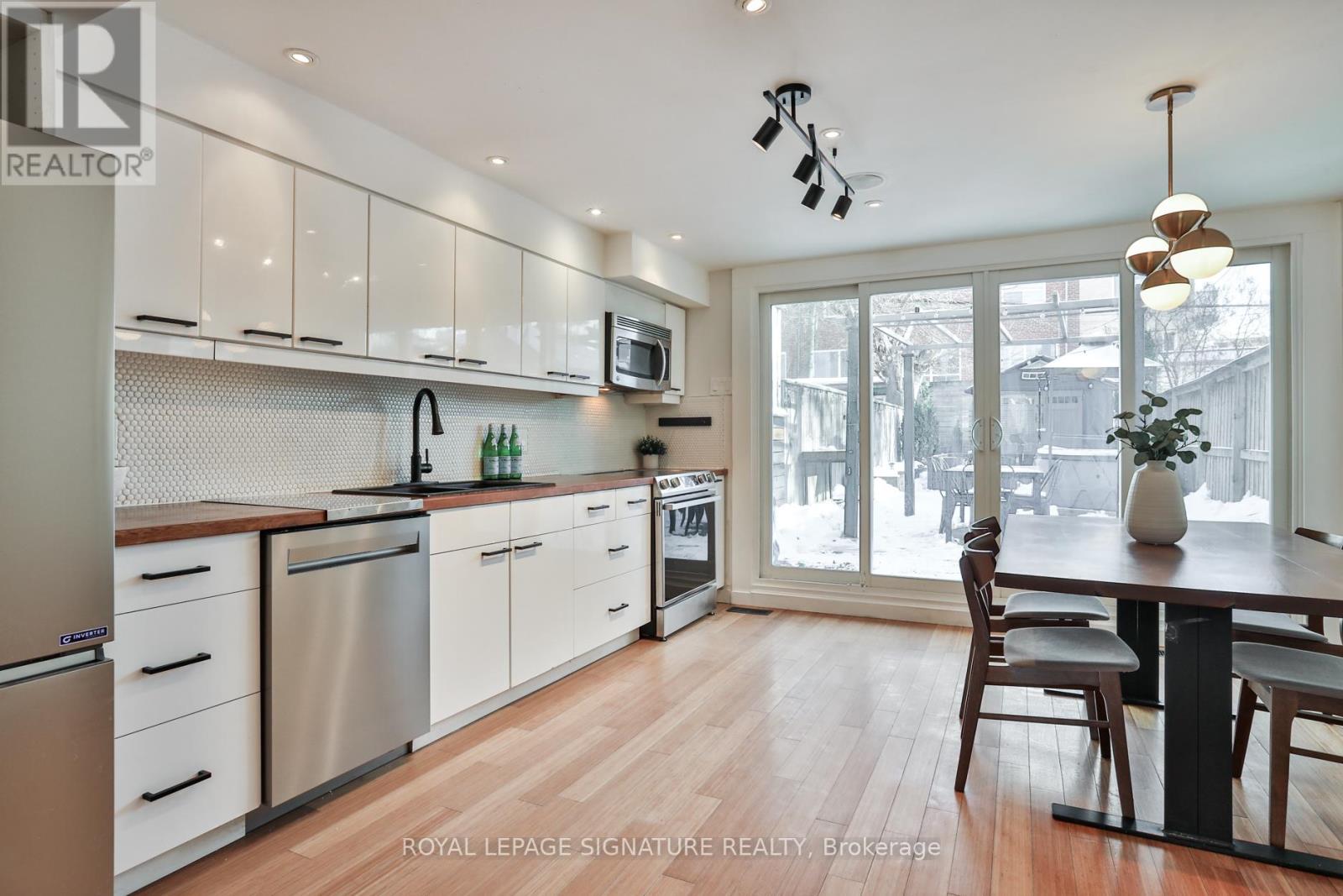 37 Rhodes Avenue, Toronto, Ontario  M4L 2Z8 - Photo 18 - E12721072