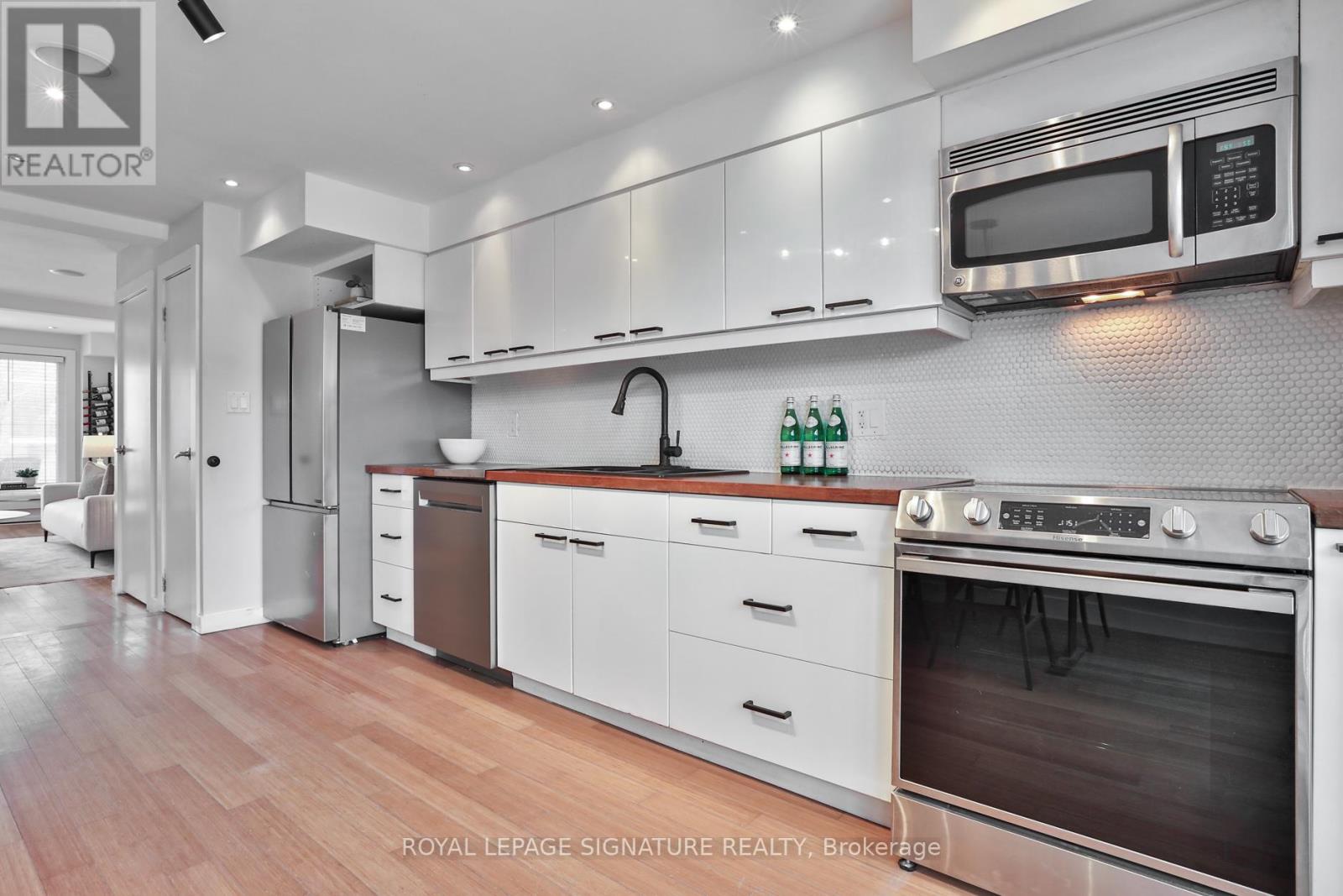 37 Rhodes Avenue, Toronto, Ontario  M4L 2Z8 - Photo 19 - E12721072