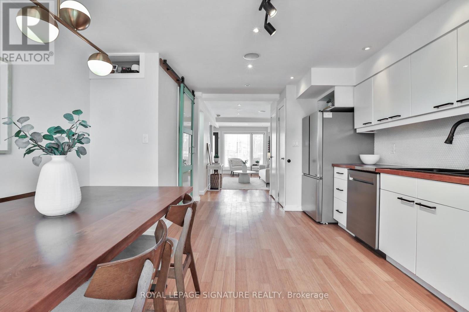 37 Rhodes Avenue, Toronto, Ontario  M4L 2Z8 - Photo 21 - E12721072