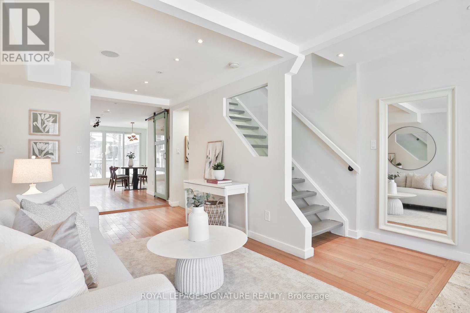 37 Rhodes Avenue, Toronto, Ontario  M4L 2Z8 - Photo 5 - E12721072