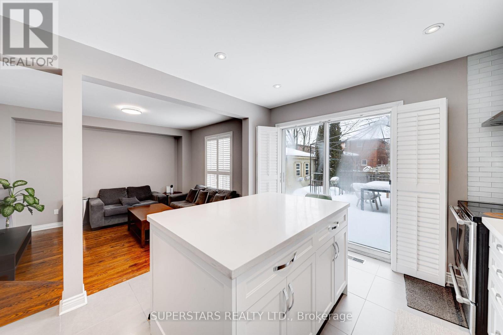 363 Pickering Crescent, Newmarket, Ontario  L3Y 8G7 - Photo 7 - N12720880